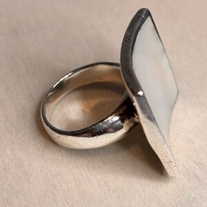 ✨925 Sterling Silver Ring with Mother of Pearl Unique Vintage Design Sz. 6M